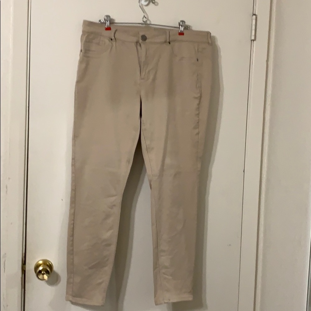 Maurice’s khaki jegging. Size 16. Like new!